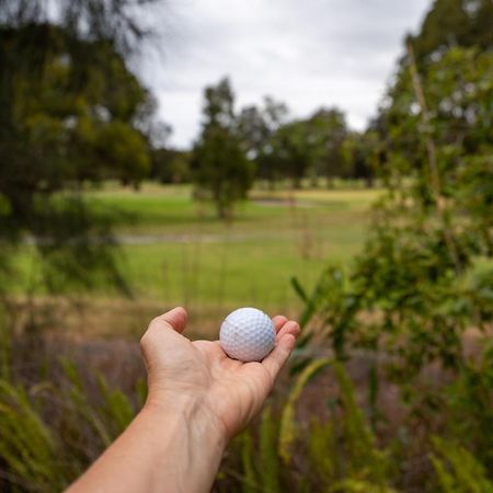 Golf Place Inn Wollongong Primbee Exterior foto
