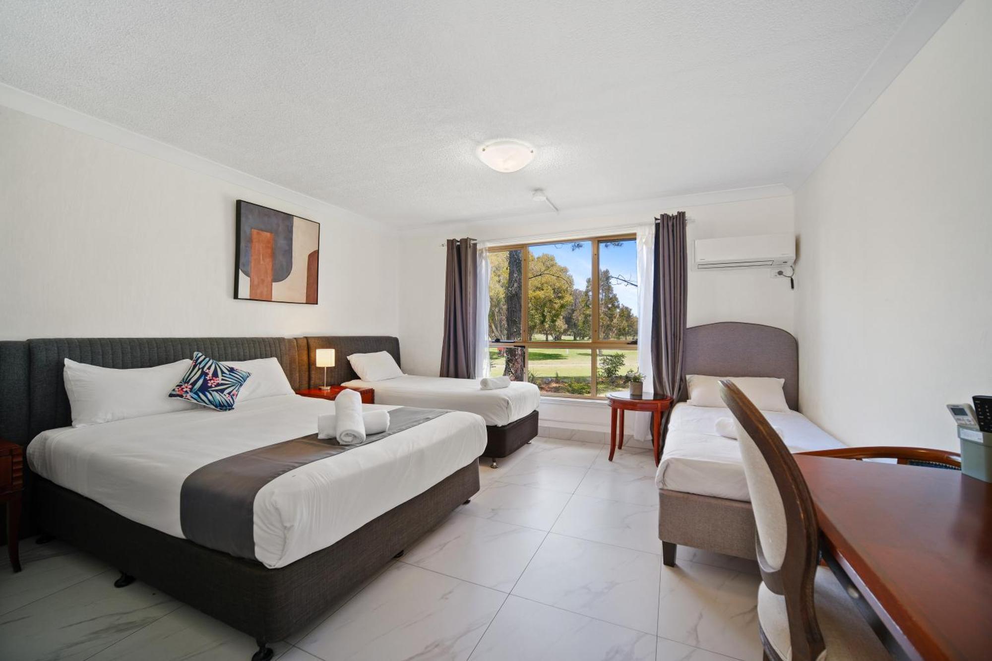 Golf Place Inn Wollongong Primbee Exterior foto