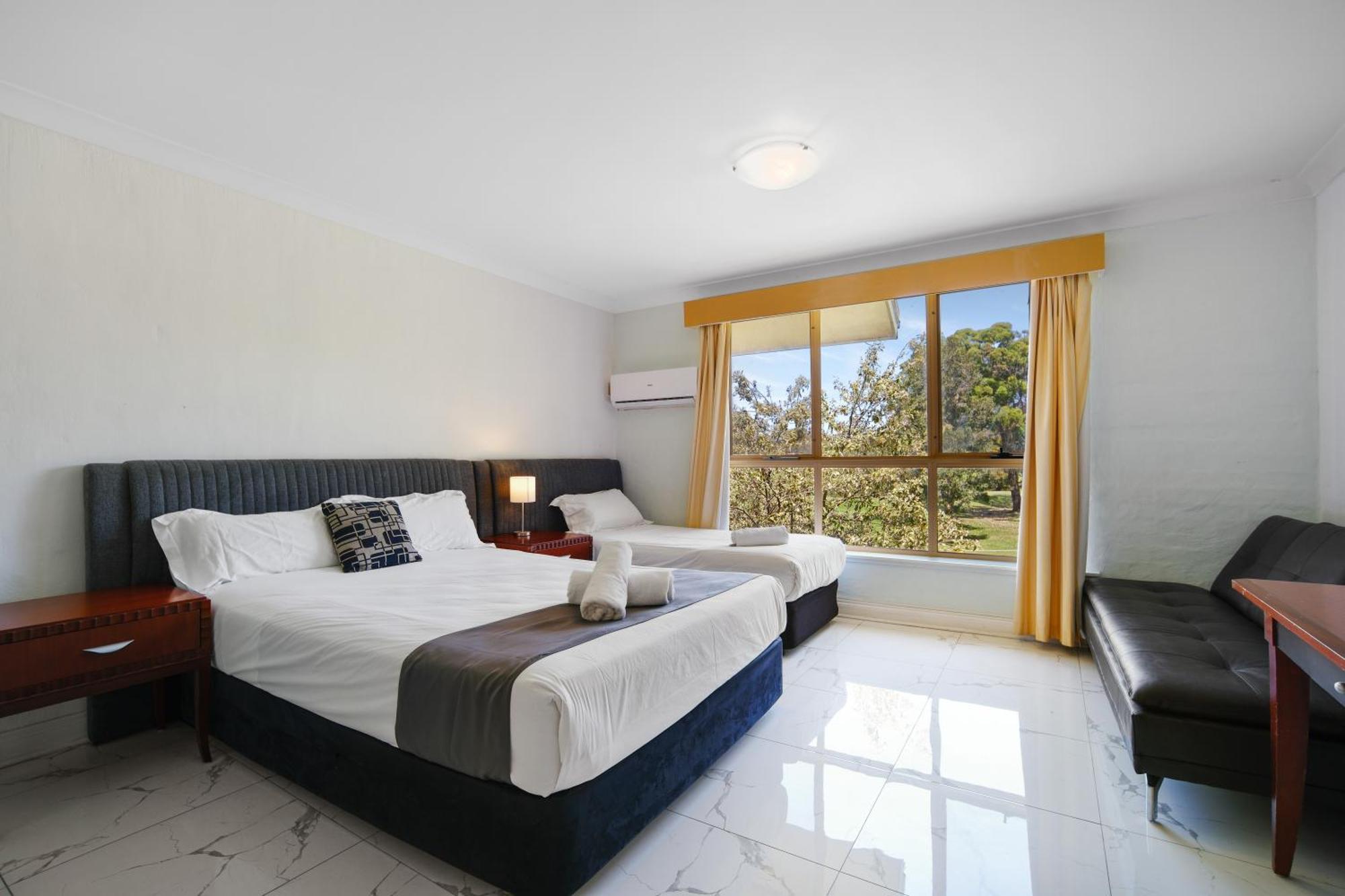 Golf Place Inn Wollongong Primbee Exterior foto