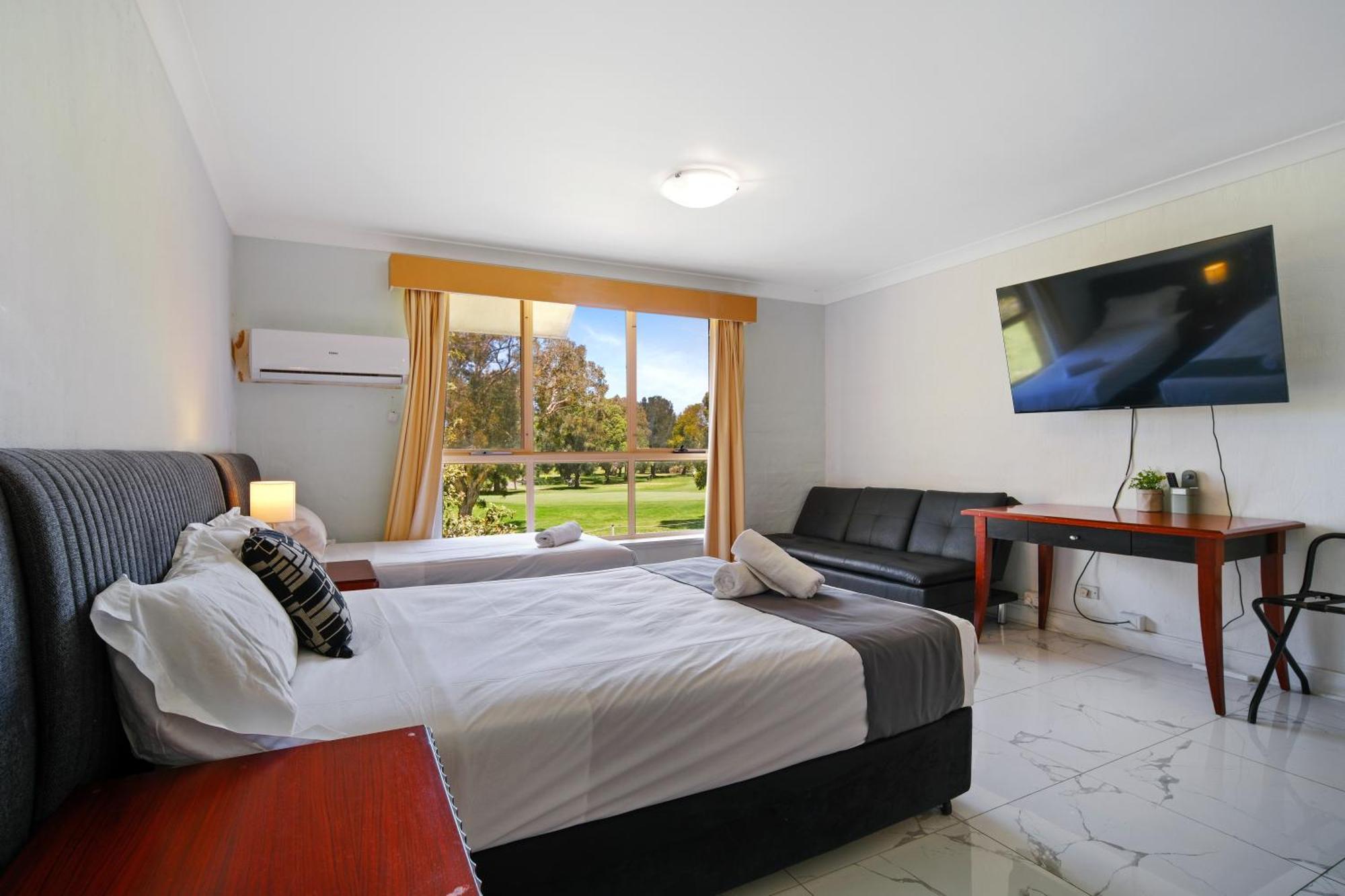 Golf Place Inn Wollongong Primbee Exterior foto