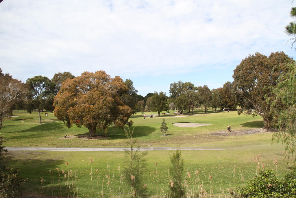 Golf Place Inn Wollongong Primbee Exterior foto